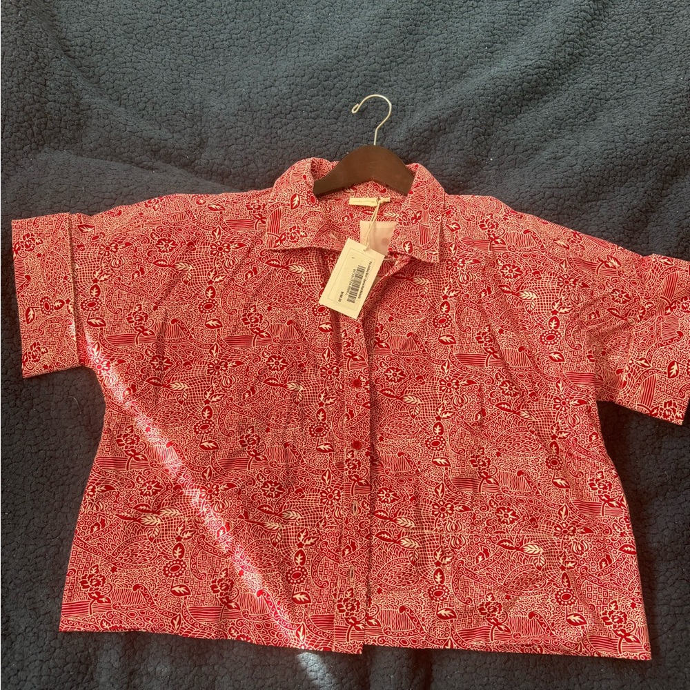 Julia Amory - Red Printed Short-Sleeve Button-Up Blouse